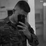 Σοβαροτης στα άκρα